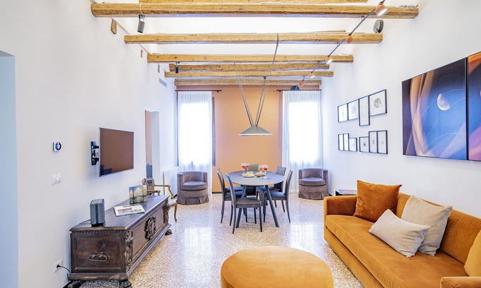San Polo Apartamento | Palazzetto San Stin Renewed in 2024