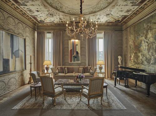Santa Maria Novella Apartamento | Palazzo Angelica 3BR Luxury Apt sul Lungarno
