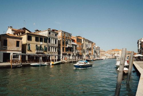 Cannaregio Casa | Palazzo Veneziano direct at the canal with roof terrace