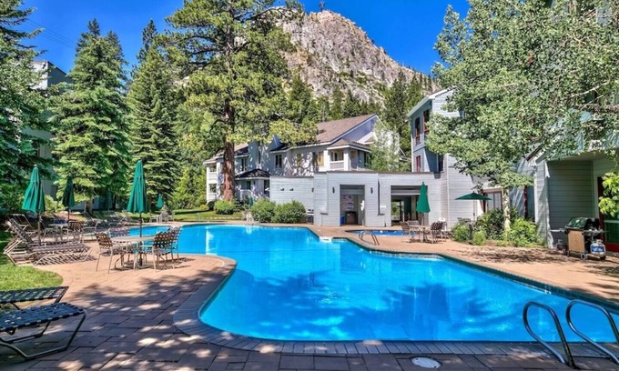 Olympic Valley Apartamento | Palisades Ski Condo: Ski-in/ski-out Studio w/ Hot Tubs and Pool