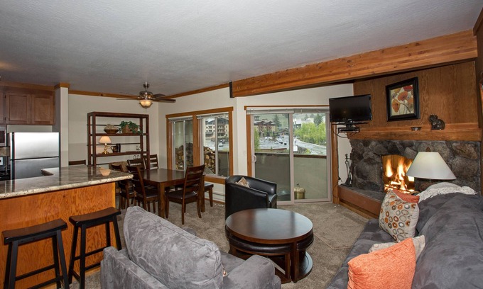 Olympic Valley Casa | **** Remodelado 2 BR - Estancia en Squaw - DISTANCIA CAMINANDO a Village ***