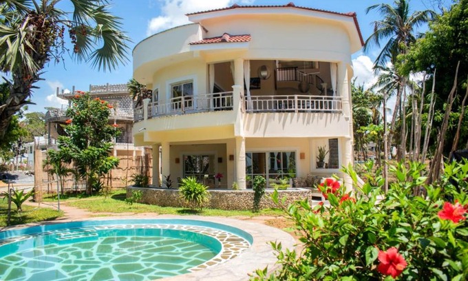 Malindi Villa | Palm Beach cottage Sophia
