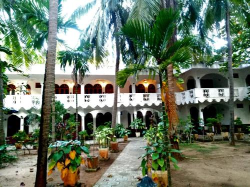 Uppuveli Complejo | Palm Beach Resort by Yosha Guest
