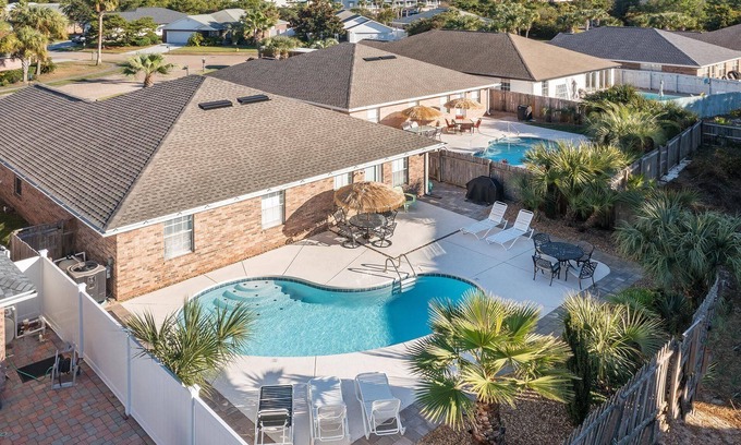 Fort Walton Beach - Destin Casa | Palm Breeze - Heated Private Pool, Deeded Beach Access, Free Beach Service!