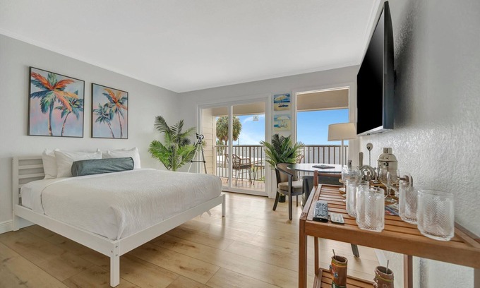 Rocky Point Condominio | Palm Court, a Bayview 2 Bed Suite, & Heated Pool!