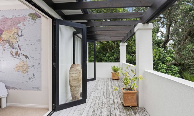 Stanmore Bay Casa | PALM GARDENS - STANMORE BAY HOLIDAY HOME in Whangaparaoa Peninsula