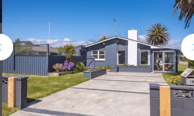 Paraparaumu Beach Casa | Palm Haven Beach Retreat