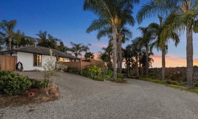 Fallbrook Casa | Palm & Oak - Detached Guest House - Mountain Views