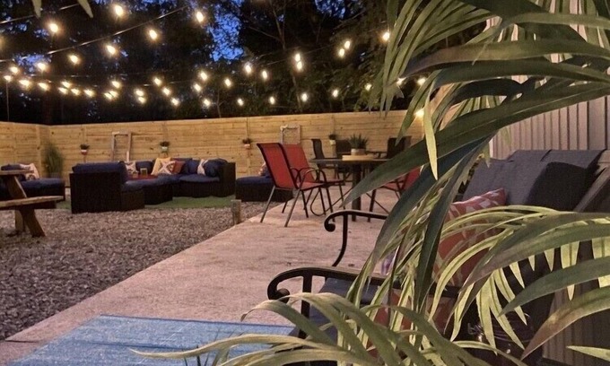Cookeville Casa | Palm Paradise- by Downtown, I-40 & Lake. Wooded view