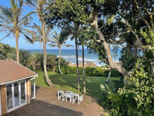Southport Casa | Palm Sands Beach House - 22 sleeper