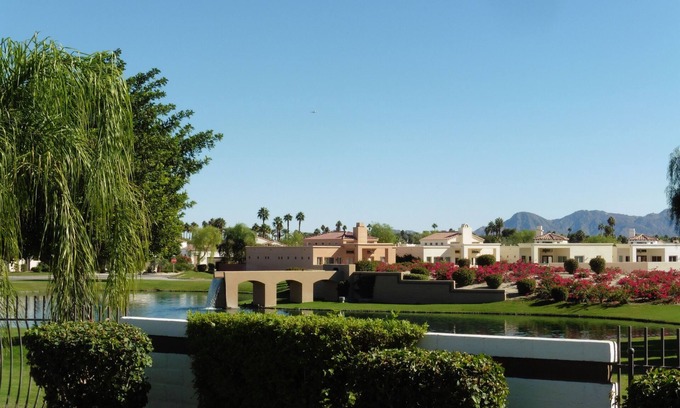Cathedral City Casa | De Palm Springs Area Inicio 2Bed, 2Bath, Den, Piscina, Tenis, Zona Central Location