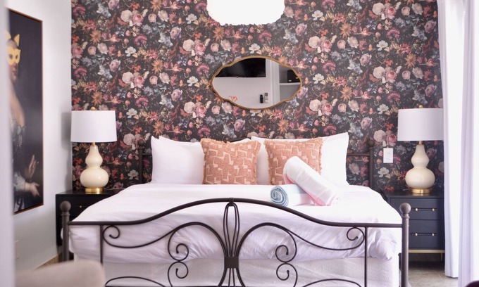 Warm Sands Hotel | Palm Springs | Kitchenette, Pet Friendly | Pool | The Muse Hotel