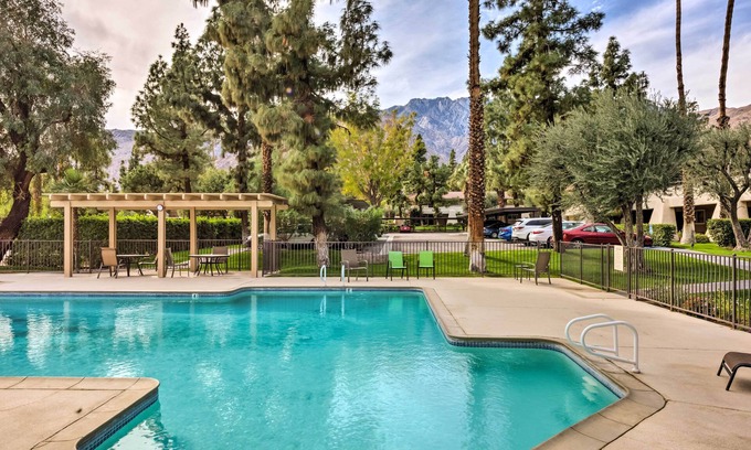 Racquet Club West Apartamento | Resort Apt en el corazón de Palm Springs con piscinas + tenis