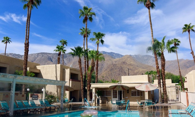Little Tuscany Condominio | Condominio de dos dormitorios en Palm Springs ubicado cerca de Old Las Palmas