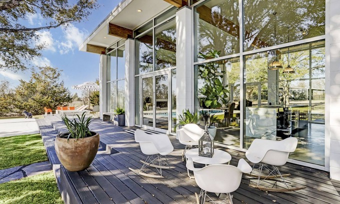 Bellville Casa | Palm Springs, TX ~ MODERN TEXAS ESCAPE