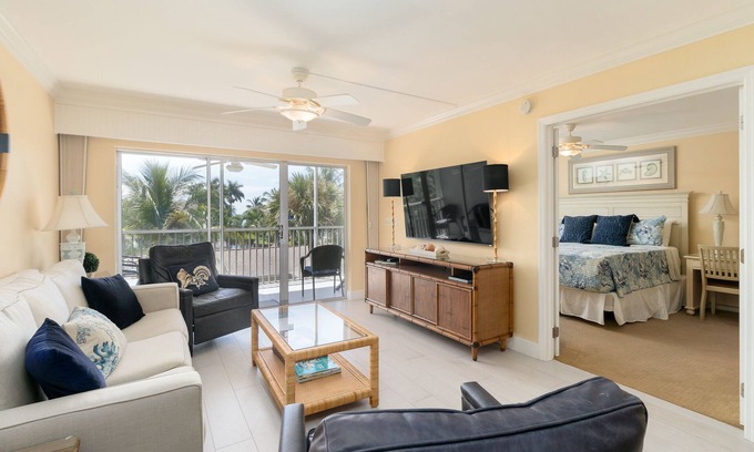 Sanibel Condominio | Palm Trees and 80 Degrees