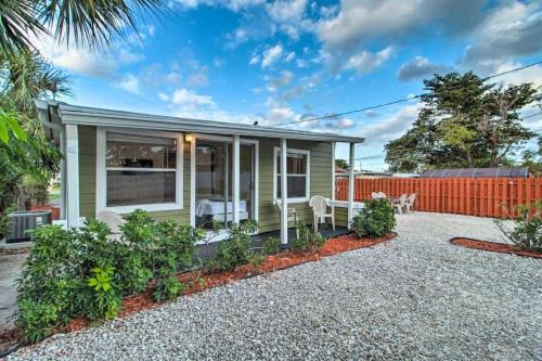 Southwest Apartamento | Palm Wave Stays - Central and Cozy Apt
