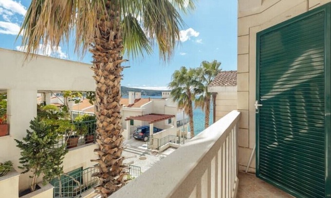 Herceg Novi Apartamento | Palma Apartment 3 Deluxe mit Seitlichen Meerblick