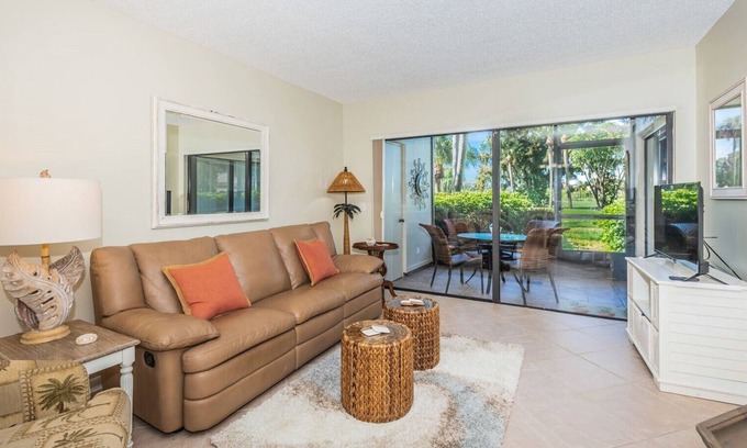 Palma del Mar Condominio | Palma Walking Trails Through Lush, Tropical Gardens