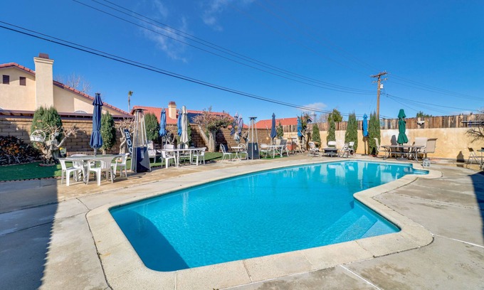 Palmdale Casa | Palmdale Family Home w/ Private Pool & Backyard