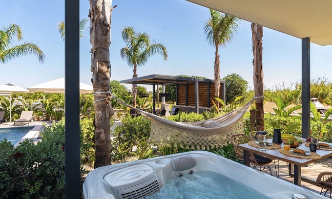 Petaloudes Apartamento | Palmeral Luxury Suites - Plumeria Ground Floor