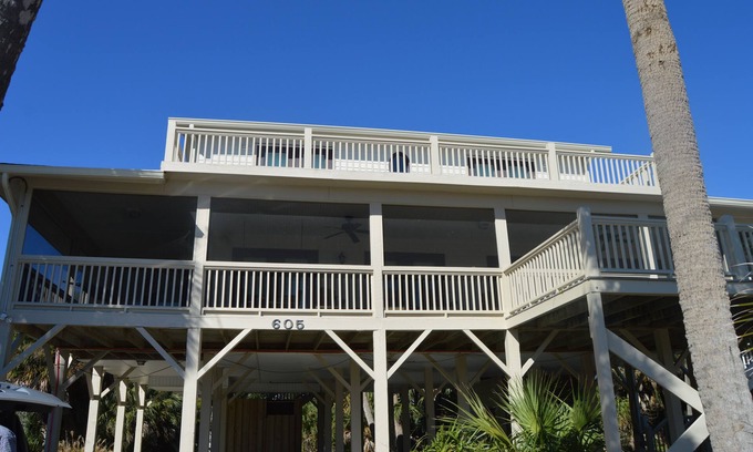 Edisto Island Casa | PALMETTO BOULEVARD, EASILY ACCOMMODATES 2 FAMILIES, STEPS FROM THE BEACH!