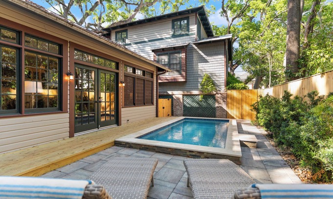 King City Casa | Palmetto Cottage sleeps 8 and walk to the Village
