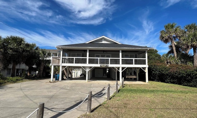 Edisto Island Casa | Palmetto Dream is a 4-bedroom 2.5 bath house located on 2nd Row with Great Views