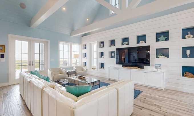 Port Aransas Casa | Palmilla Big Blue Gulf-front home with pool, spa, & scenic views of the beach