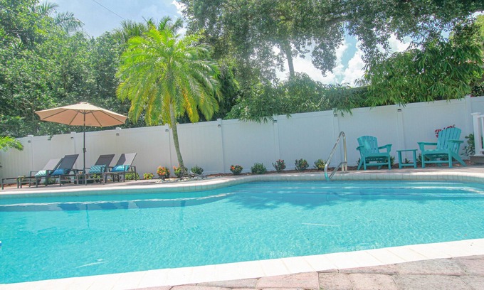 River Oaks Casa | PalmOaks. Cozy house with heated pool