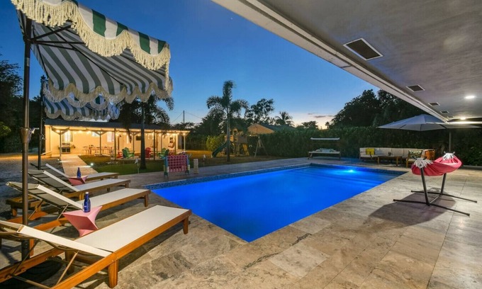 Westgate Casa | PalmParadise: 5BR Family&Pet Fun, HeatedPool&Games