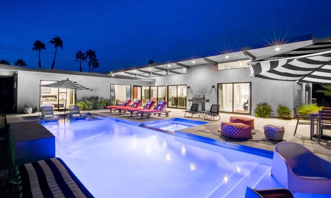 Palm Springs Casa | Lo mejor en Palm Springs Aparece en Dwell 5 habitaciones y todos los baños en suite