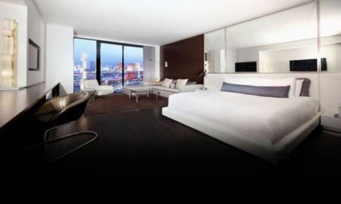 Las Vegas Hotel | Palms Place Fancy High Rise Suite Strip View 22-304