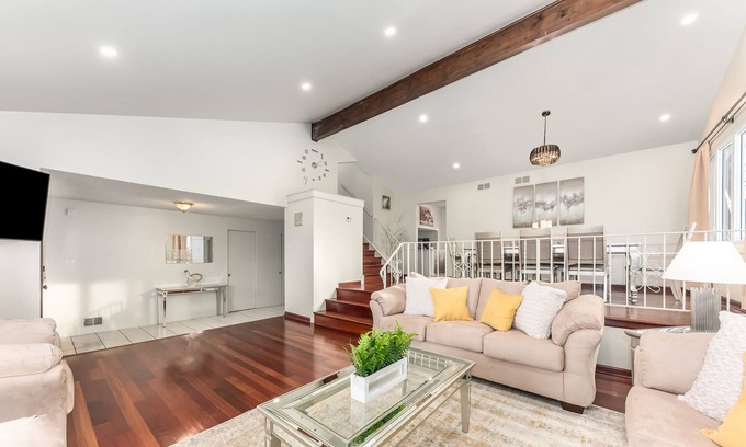 Palos Hills Casa | Palos Hills Rental - Sun Valley Dr