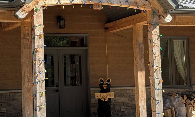Lion's Head Cabaña | Pampered Bear's Den-Delightful Forest retreat located close to Georgian Bay