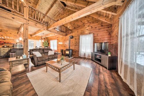 Niobe Casa | Panama Cabin on 36 Acres with Hot Tub and Trails!
