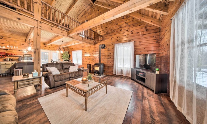 Niobe Cabina | Panama Cabin on 36 Acres w/ Hot Tub & Trails!