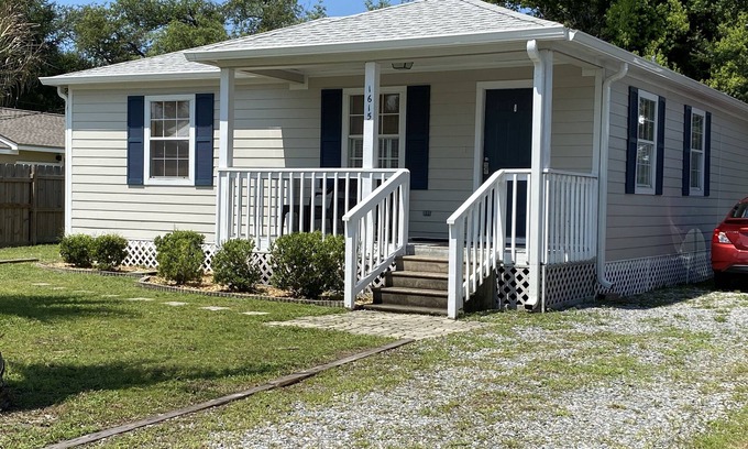 Panama City Cabaña | Panama City Florida Cottage to relax with friends and family by the Bay.