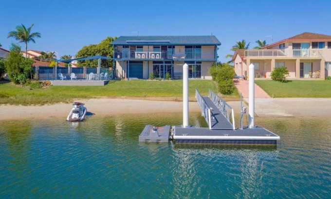 Yamba Casa | Pandanus | Spacious Waterfront Escape