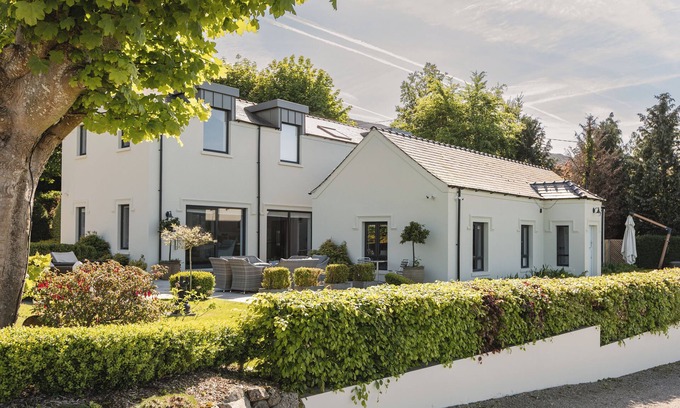 Dundalk Casa | Pandora's Cottage: Experience a Luxurious Irish Escape with Tranquility Ireland