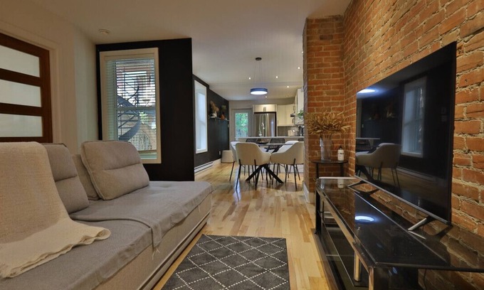 Sainte-Marie Apartamento | Panet – Chic 3BR Near Parc Lafontaine & Metro