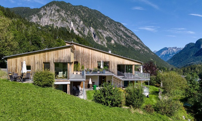 Brand Chalet De Esquí | Panorama Chalet Bellavista