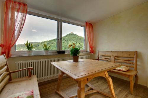 Annweiler am Trifels Apartamento | Panorama-Fewo Töpfer