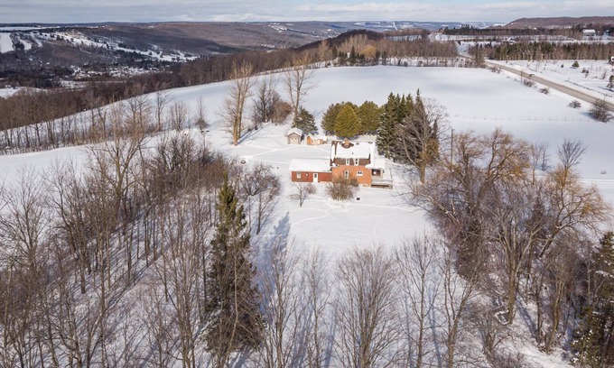Grey Highlands Casa | Panorama View Farm - 50 Acres with Organic Gardens