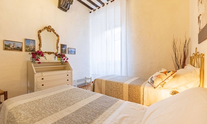 San Gimignano City Centre Apartamento | Panoramic apartment Il Borgo Antico in the city centre
