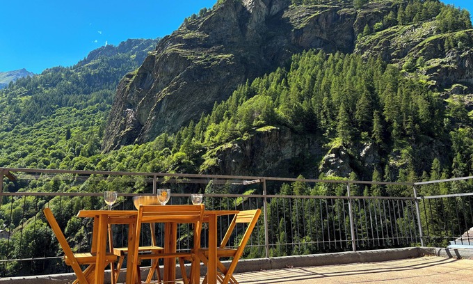 Valtournenche Apartamento | Panoramic Attic in the Heart of Valtournenche – Ideal for Families & Friends