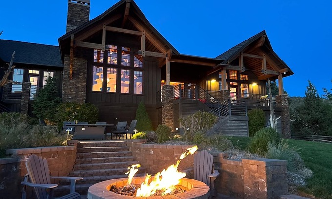 Powell Butte Casa | Panoramic Cascade Views from a Sprawling Residence in Brasada Ranch
