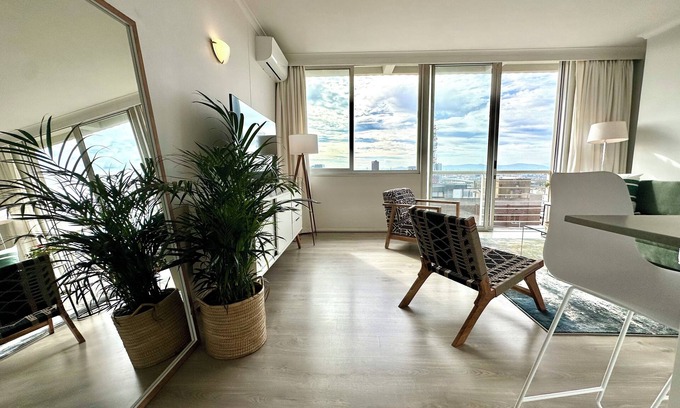 Cape Town City Centre Apartamento | Panoramic City Views & Ocean Sparkle: Cozy 2 bedroom apartment.