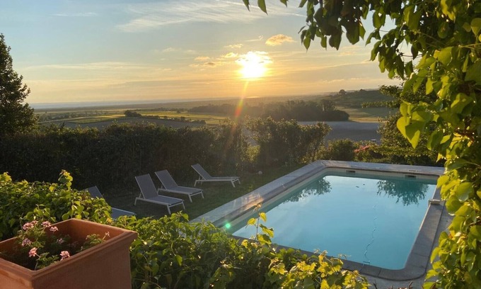 Saint-Romain-sur-Gironde Casa | Impresionante vista del estuario de Gironda para este redil restaurado
