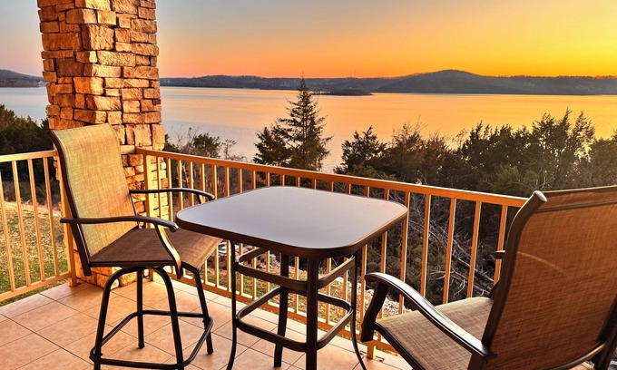 Hollister Condominio | Panoramic Lake View!! - The View at Emerald Pointe